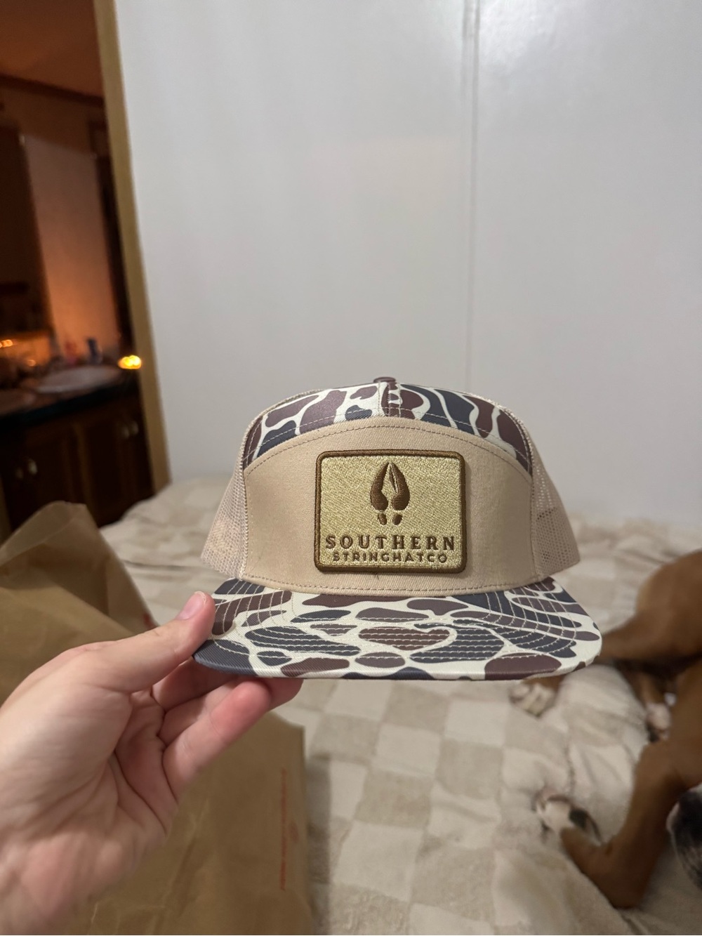 Southern String Hat in Beige Camo – Men’s Mesh Trucker